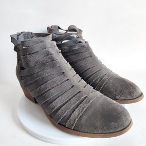 Carlos Santana Breckin Gray Suede Leather Ankle Booties Boots Cutouts Size 6.5